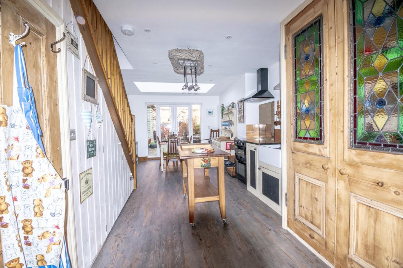 Stylish 2 Bedrooms Cosy & Bright Cottage, Pet Friendly, Sleeps 5, Titchfield Village - Summer Special Offer!! - By Blue Puffin Stays Dış mekan fotoğraf