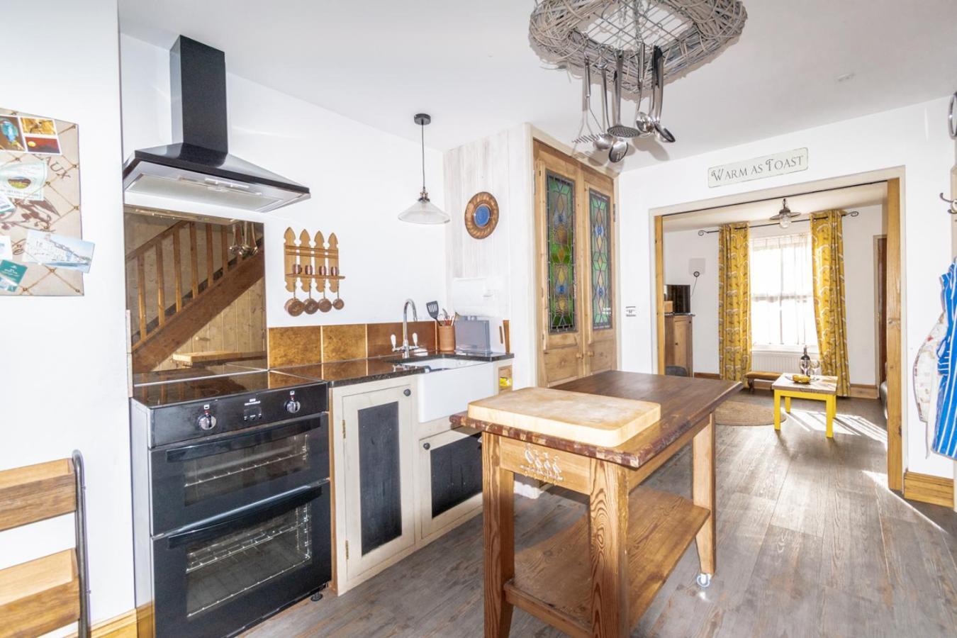 Stylish 2 Bedrooms Cosy & Bright Cottage, Pet Friendly, Sleeps 5, Titchfield Village - Summer Special Offer!! - By Blue Puffin Stays Dış mekan fotoğraf