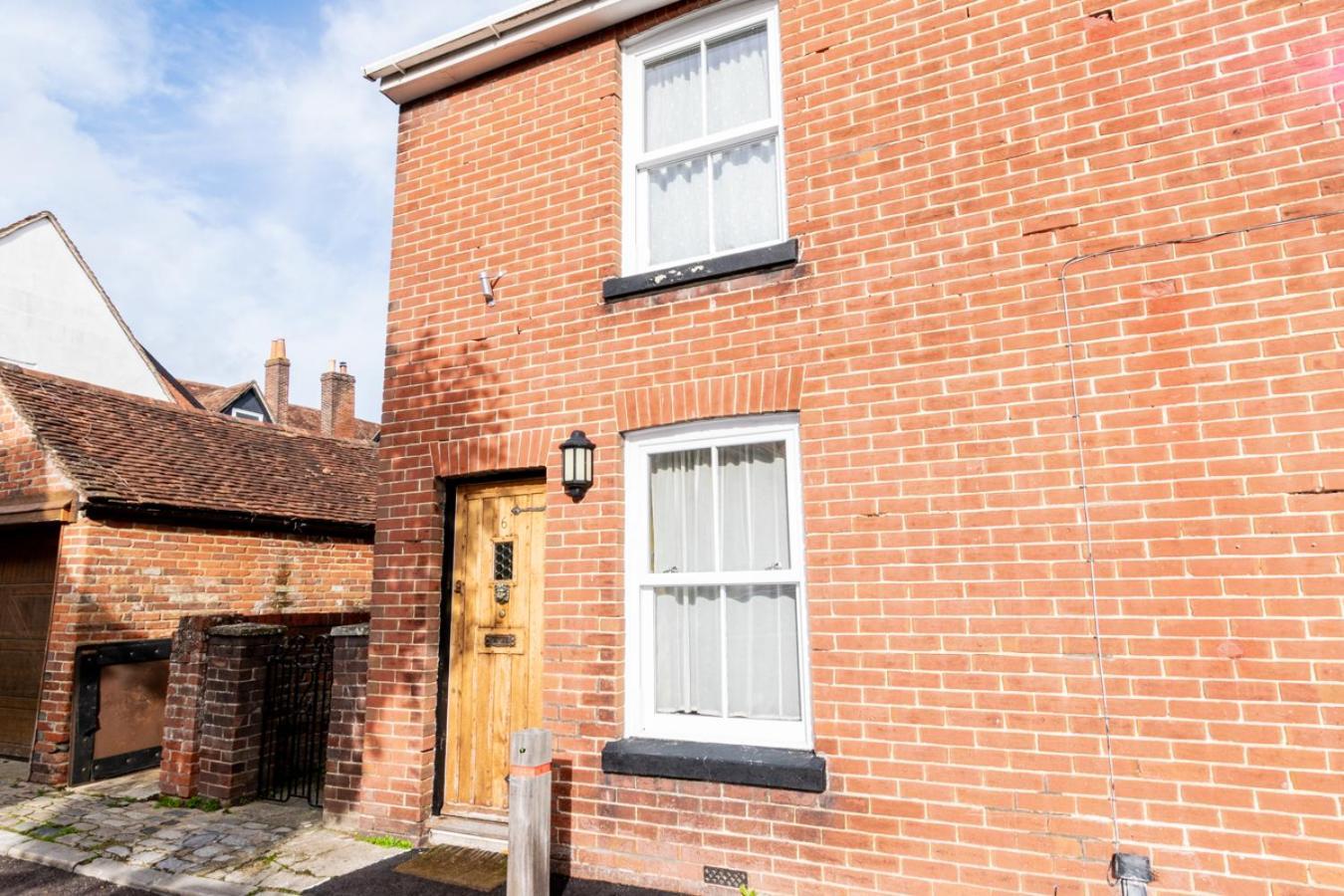 Stylish 2 Bedrooms Cosy & Bright Cottage, Pet Friendly, Sleeps 5, Titchfield Village - Summer Special Offer!! - By Blue Puffin Stays Dış mekan fotoğraf