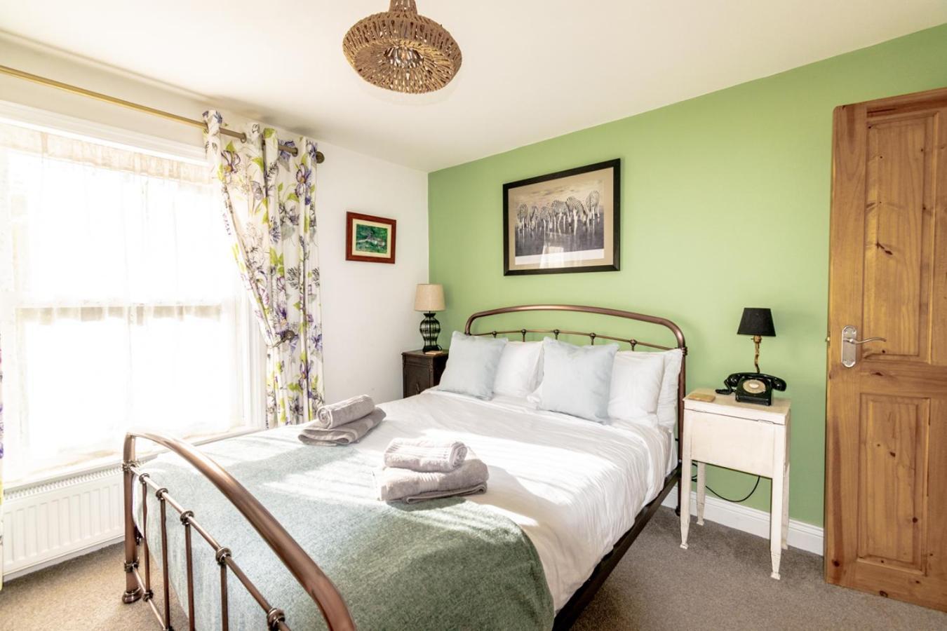 Stylish 2 Bedrooms Cosy & Bright Cottage, Pet Friendly, Sleeps 5, Titchfield Village - Summer Special Offer!! - By Blue Puffin Stays Dış mekan fotoğraf